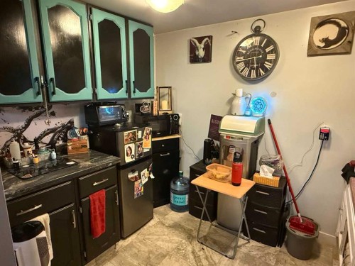 378 4 Street Sw, Medicine Hat, AB - Indoor Photo Showing Bathroom