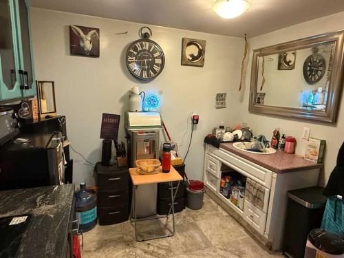 378 4 Street Sw, Medicine Hat, AB - Indoor