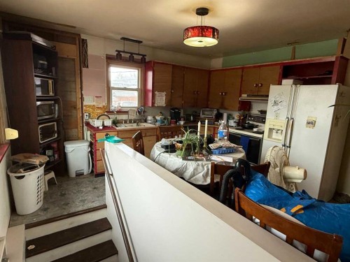 378 4 Street Sw, Medicine Hat, AB - Indoor