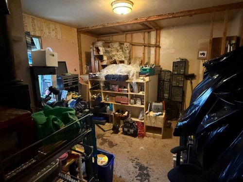 378 4 Street Sw, Medicine Hat, AB - Indoor