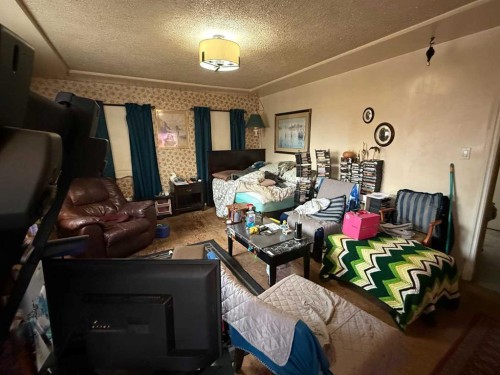 378 4 Street Sw, Medicine Hat, AB - Indoor