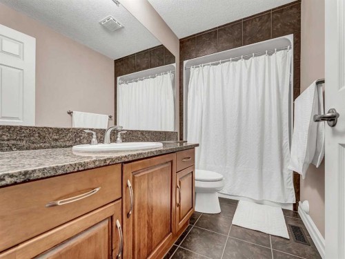 150 Desert Blume Crescent, Desert Blume, AB - Indoor Photo Showing Bathroom