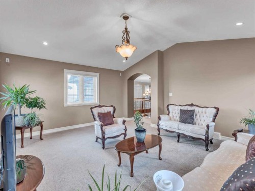 150 Desert Blume Crescent, Desert Blume, AB - Indoor Photo Showing Living Room
