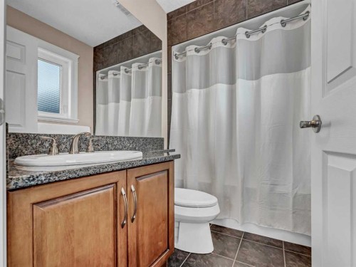 150 Desert Blume Crescent, Desert Blume, AB - Indoor Photo Showing Bathroom