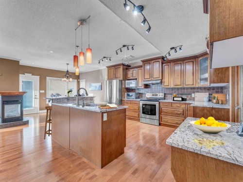 150 Desert Blume Crescent, Desert Blume, AB - Indoor Photo Showing Kitchen With Upgraded Kitchen