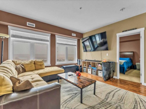 322-19 Terrace View Ne, Medicine Hat, AB - Indoor Photo Showing Living Room
