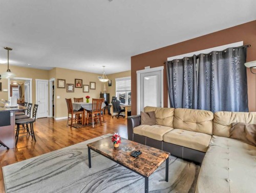 322-19 Terrace View Ne, Medicine Hat, AB - Indoor Photo Showing Living Room