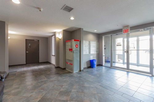 322-19 Terrace View Ne, Medicine Hat, AB - Indoor Photo Showing Other Room