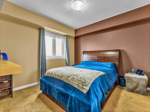 322-19 Terrace View Ne, Medicine Hat, AB - Indoor Photo Showing Bedroom