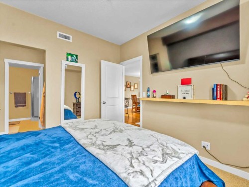 322-19 Terrace View Ne, Medicine Hat, AB - Indoor Photo Showing Bedroom