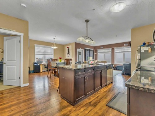 322-19 Terrace View Ne, Medicine Hat, AB - Indoor Photo Showing Kitchen