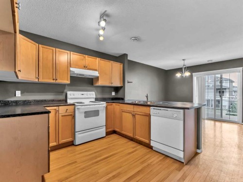 29 Northlands Lane Ne, Medicine Hat, AB - Indoor Photo Showing Kitchen