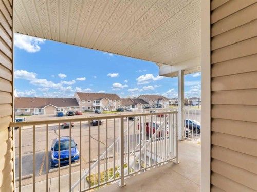 29 Northlands Lane Ne, Medicine Hat, AB - Outdoor With Exterior