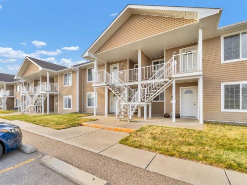 29 Northlands Lane Ne, Medicine Hat, AB - Outdoor With Facade