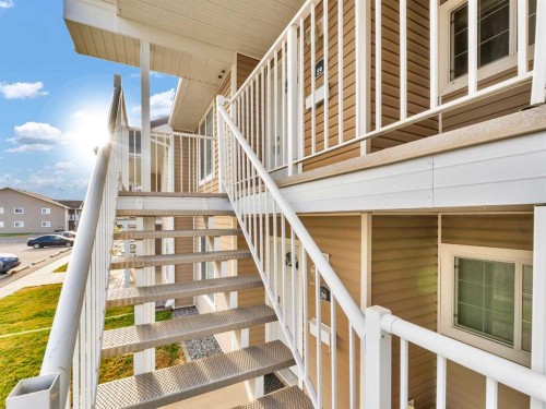 29 Northlands Lane Ne, Medicine Hat, AB - Outdoor