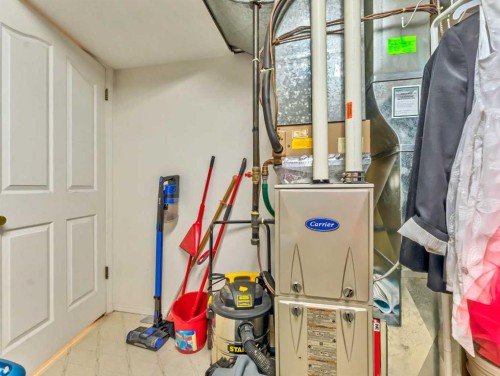 933 & 935 1 Street Sw, Medicine Hat, AB - Indoor Photo Showing Basement