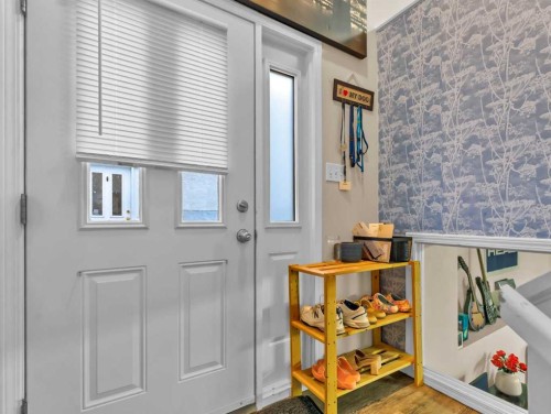 933 & 935 1 Street Sw, Medicine Hat, AB - Indoor Photo Showing Other Room