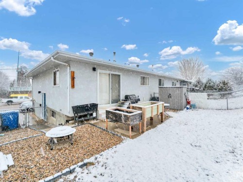 933 & 935 1 Street Sw, Medicine Hat, AB - Outdoor With Exterior