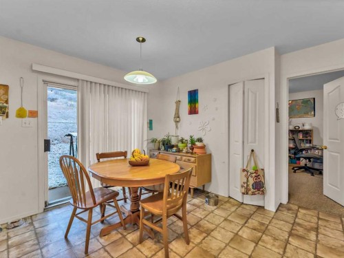933 & 935 1 Street Sw, Medicine Hat, AB - Indoor Photo Showing Dining Room