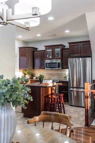 129 Ranchman Crescent Ne, Medicine Hat, AB - Indoor Photo Showing Kitchen With Stainless Steel Kitchen