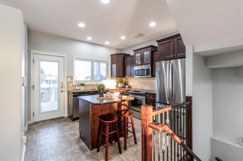129 Ranchman Crescent Ne, Medicine Hat, AB - Indoor Photo Showing Kitchen With Stainless Steel Kitchen