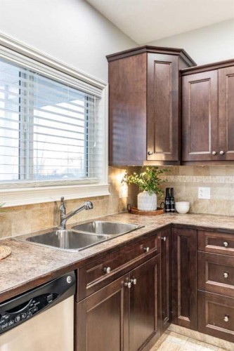129 Ranchman Crescent Ne, Medicine Hat, AB - Indoor Photo Showing Kitchen With Double Sink