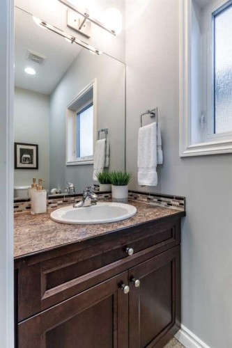 129 Ranchman Crescent Ne, Medicine Hat, AB - Indoor Photo Showing Bathroom