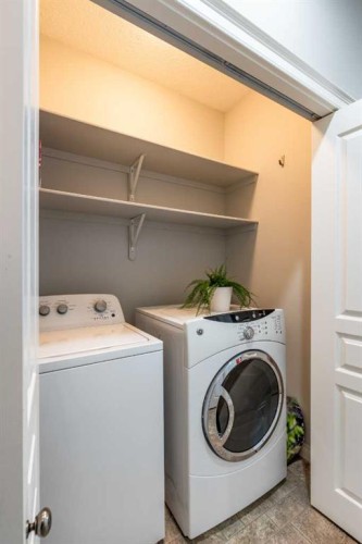 129 Ranchman Crescent Ne, Medicine Hat, AB - Indoor Photo Showing Laundry Room
