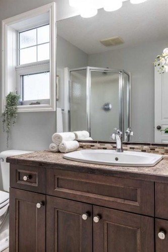 129 Ranchman Crescent Ne, Medicine Hat, AB - Indoor Photo Showing Bathroom