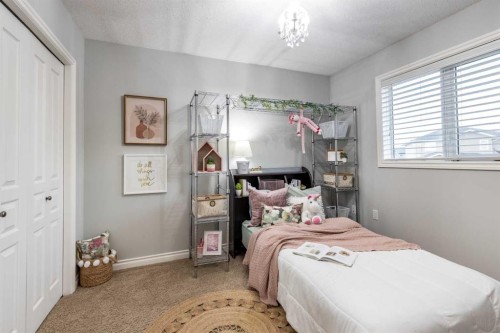 129 Ranchman Crescent Ne, Medicine Hat, AB - Indoor Photo Showing Bedroom