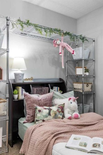 129 Ranchman Crescent Ne, Medicine Hat, AB - Indoor Photo Showing Bedroom