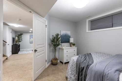 129 Ranchman Crescent Ne, Medicine Hat, AB - Indoor Photo Showing Bedroom