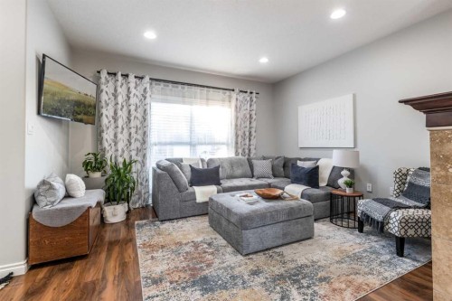 129 Ranchman Crescent Ne, Medicine Hat, AB - Indoor Photo Showing Living Room