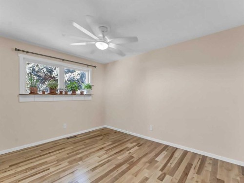 106 Rossland Road Se, Medicine Hat, AB - Indoor Photo Showing Other Room