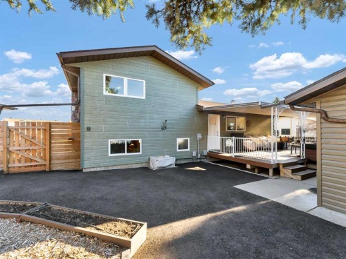 106 Rossland Road Se, Medicine Hat, AB - Outdoor With Deck Patio Veranda With Exterior