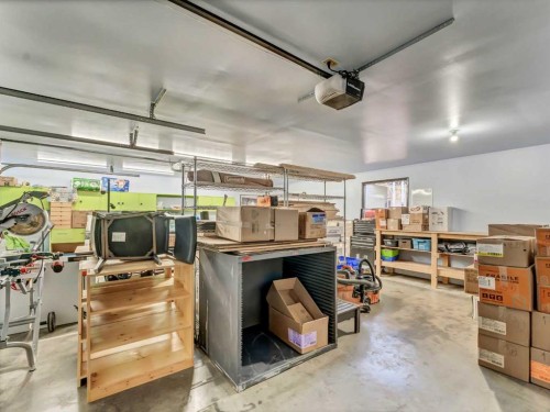 106 Rossland Road Se, Medicine Hat, AB - Indoor Photo Showing Garage