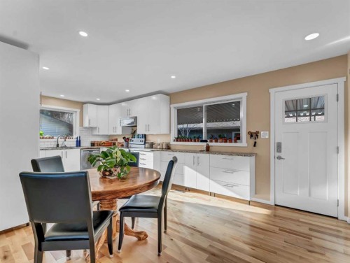 106 Rossland Road Se, Medicine Hat, AB - Indoor Photo Showing Dining Room