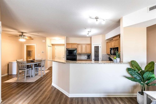 329-201 River Ridge Drive Nw, Medicine Hat, AB - Indoor Photo Showing Kitchen