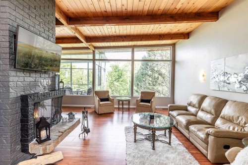 22 Chinook Drive Sw, Medicine Hat, AB - Indoor Photo Showing Living Room With Fireplace