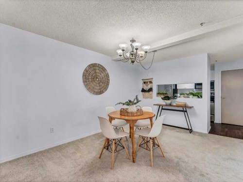 101-245 Red Deer Drive Sw, Medicine Hat, AB - Indoor Photo Showing Dining Room