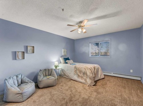 101-245 Red Deer Drive Sw, Medicine Hat, AB - Indoor Photo Showing Bedroom