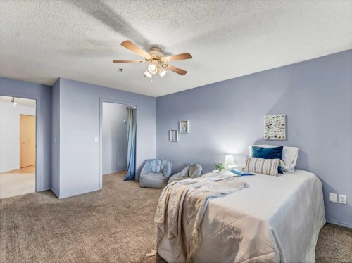 101-245 Red Deer Drive Sw, Medicine Hat, AB - Indoor Photo Showing Bedroom