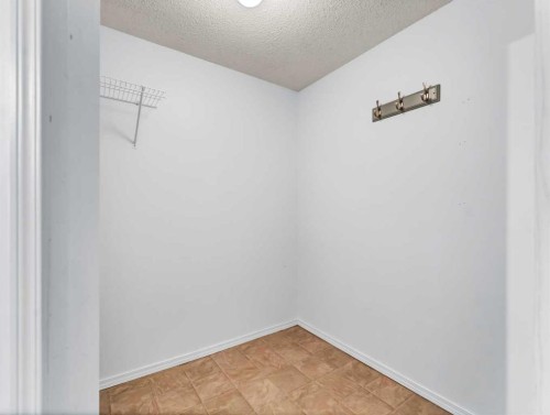 101-245 Red Deer Drive Sw, Medicine Hat, AB - Indoor Photo Showing Other Room