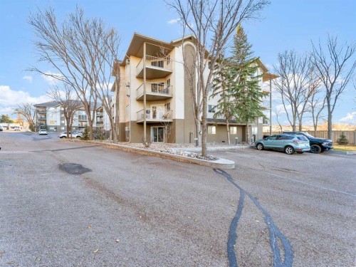 101-245 Red Deer Drive Sw, Medicine Hat, AB - Outdoor With Facade
