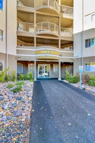 101-245 Red Deer Drive Sw, Medicine Hat, AB - Outdoor