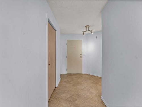 101-245 Red Deer Drive Sw, Medicine Hat, AB - Indoor Photo Showing Other Room