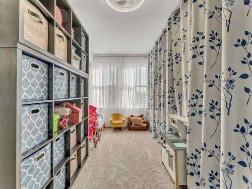 27 4 Street Sw, Medicine Hat, AB - Indoor Photo Showing Other Room