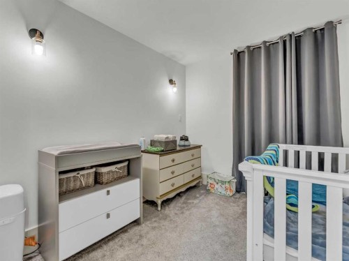 27 4 Street Sw, Medicine Hat, AB - Indoor Photo Showing Bedroom