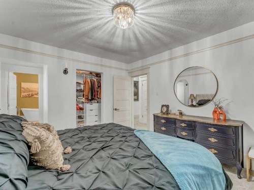 27 4 Street Sw, Medicine Hat, AB - Indoor Photo Showing Bedroom