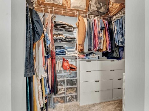 27 4 Street Sw, Medicine Hat, AB - Indoor With Storage